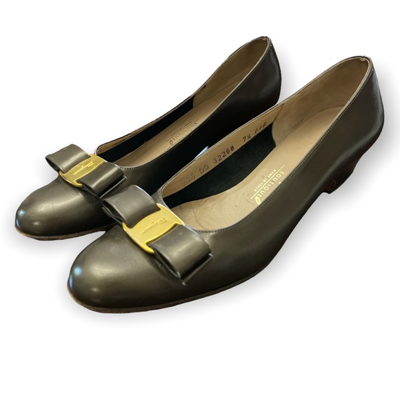 Salvatore Ferragamo Brown-ish/Gray Bowed Flats with Small Heel - 7.5 - Picture 2 of 13